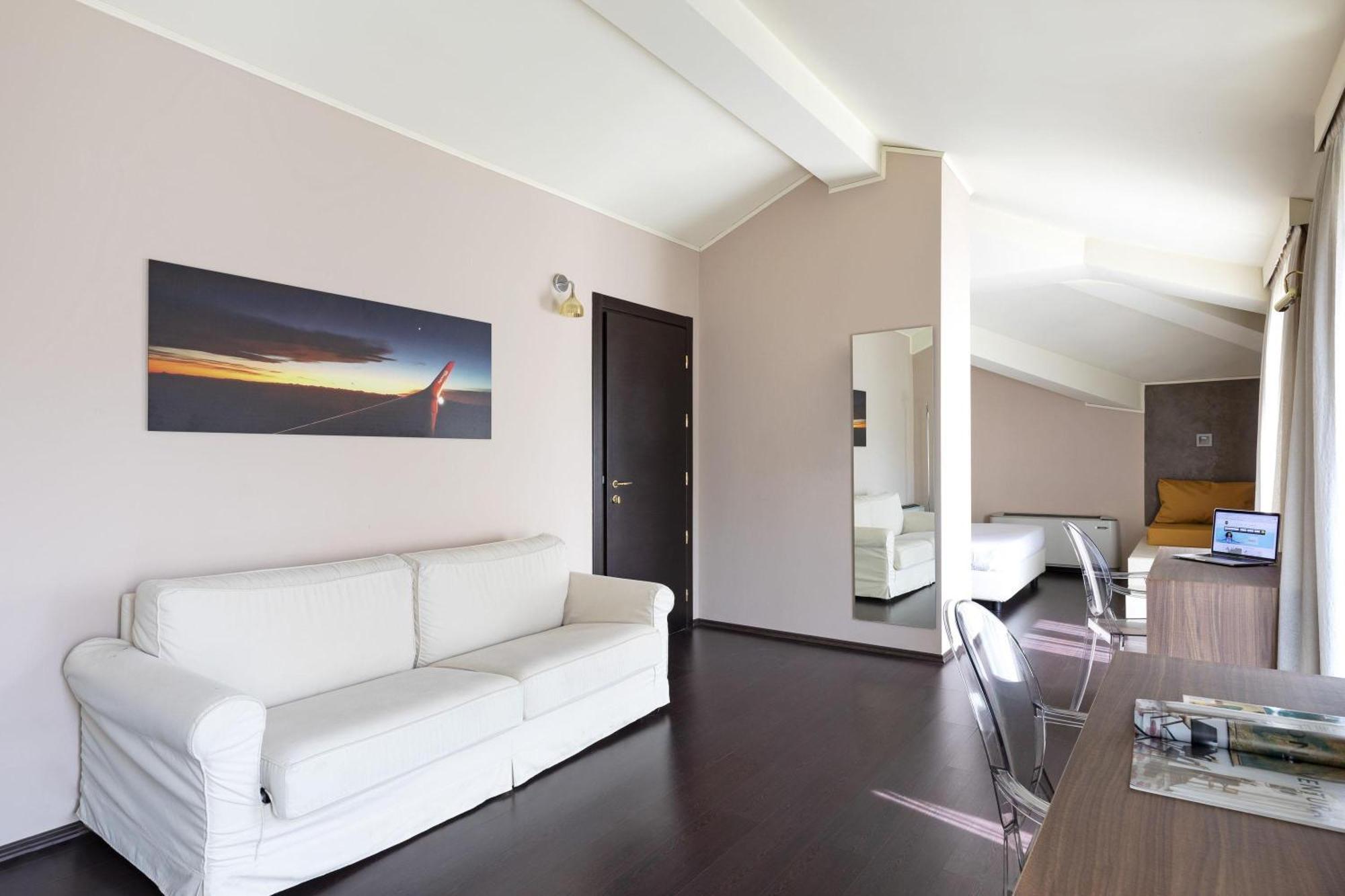 B&B Hotel Malpensa Lago Maggiore Веригате Екстериор снимка